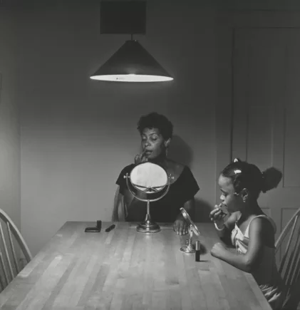 Carrie Mae Weems, Untitled (Woman and daughter with makeup), 1990